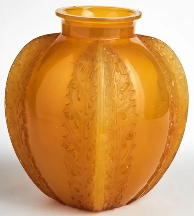 R. Lalique Chardons Vase