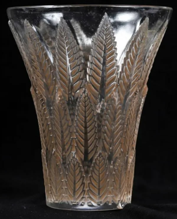 R. Lalique Chataignier Vase