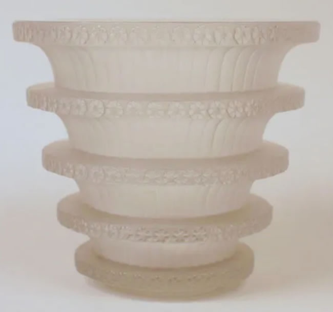 R. Lalique Chevreuse Vase