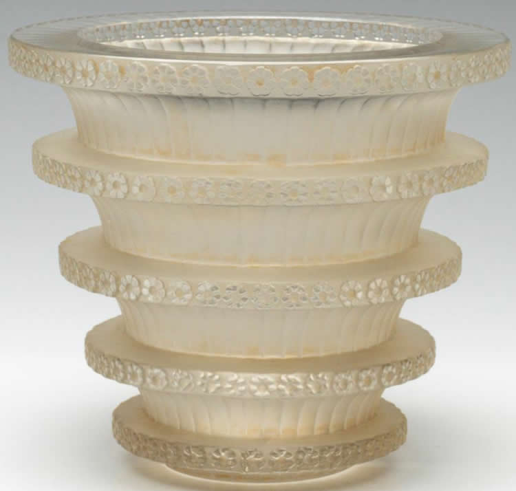 R. Lalique Chevreuse Vase
