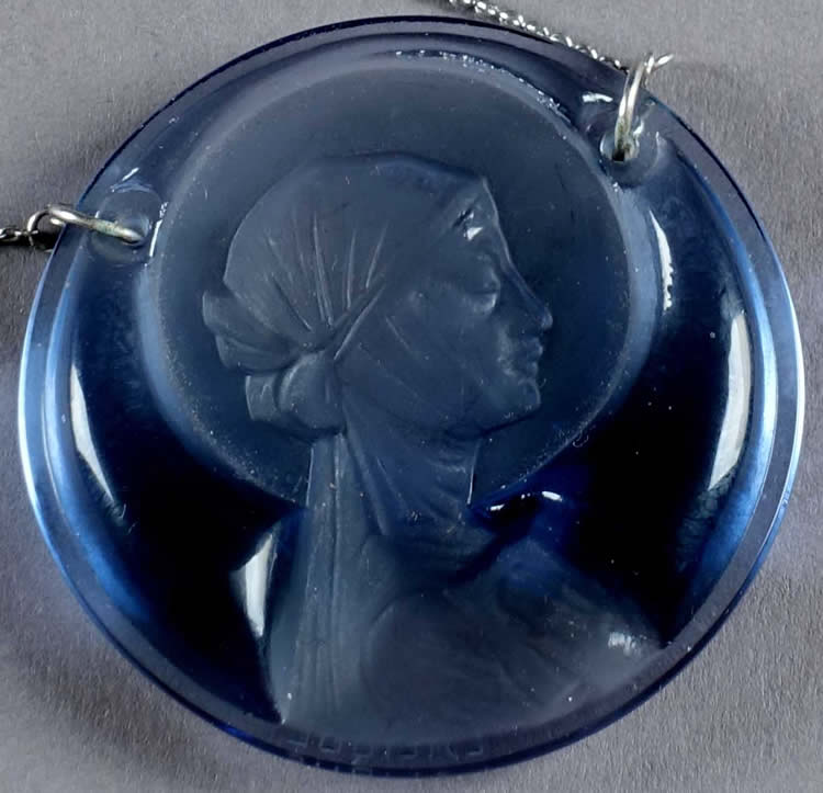 R. Lalique Clos Sainte-Odile Pendant