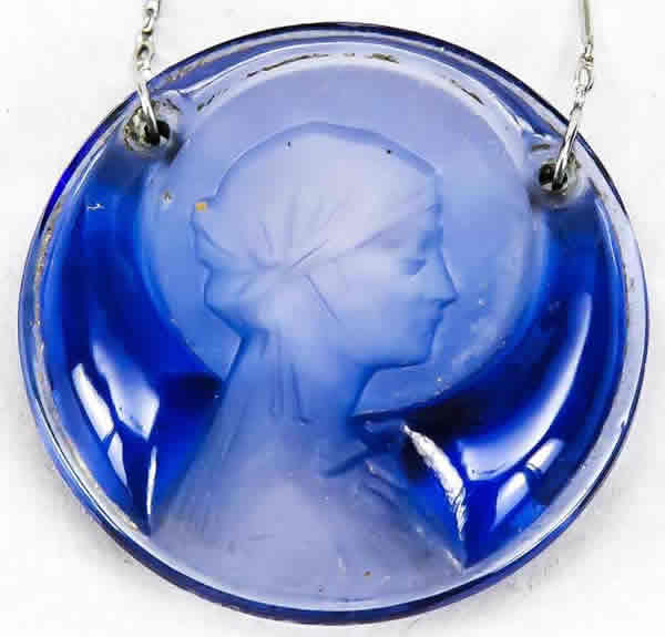 R. Lalique Clos Sainte-Odile Pendant