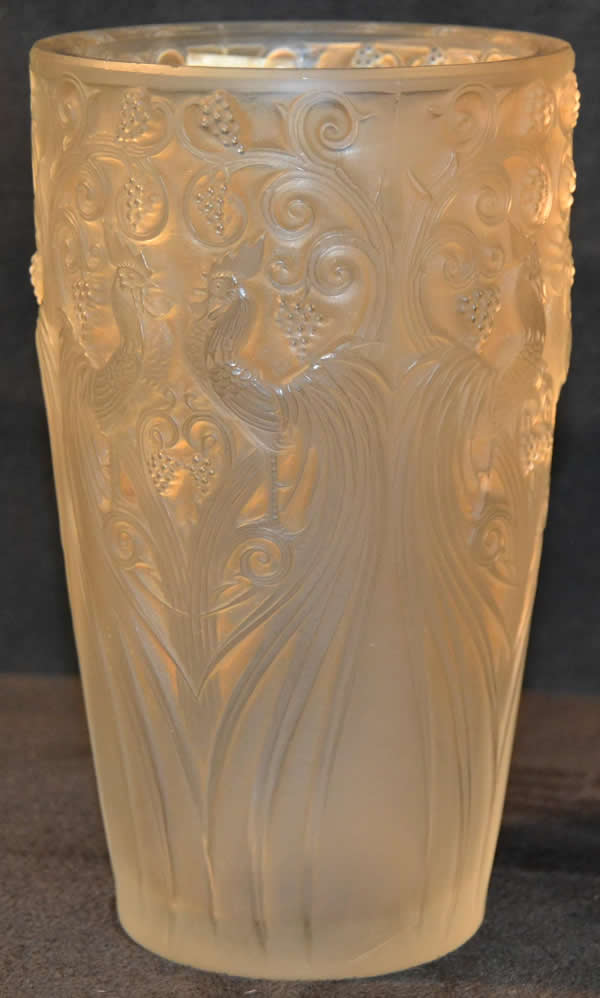R. Lalique Coqs Et Raisins Vase