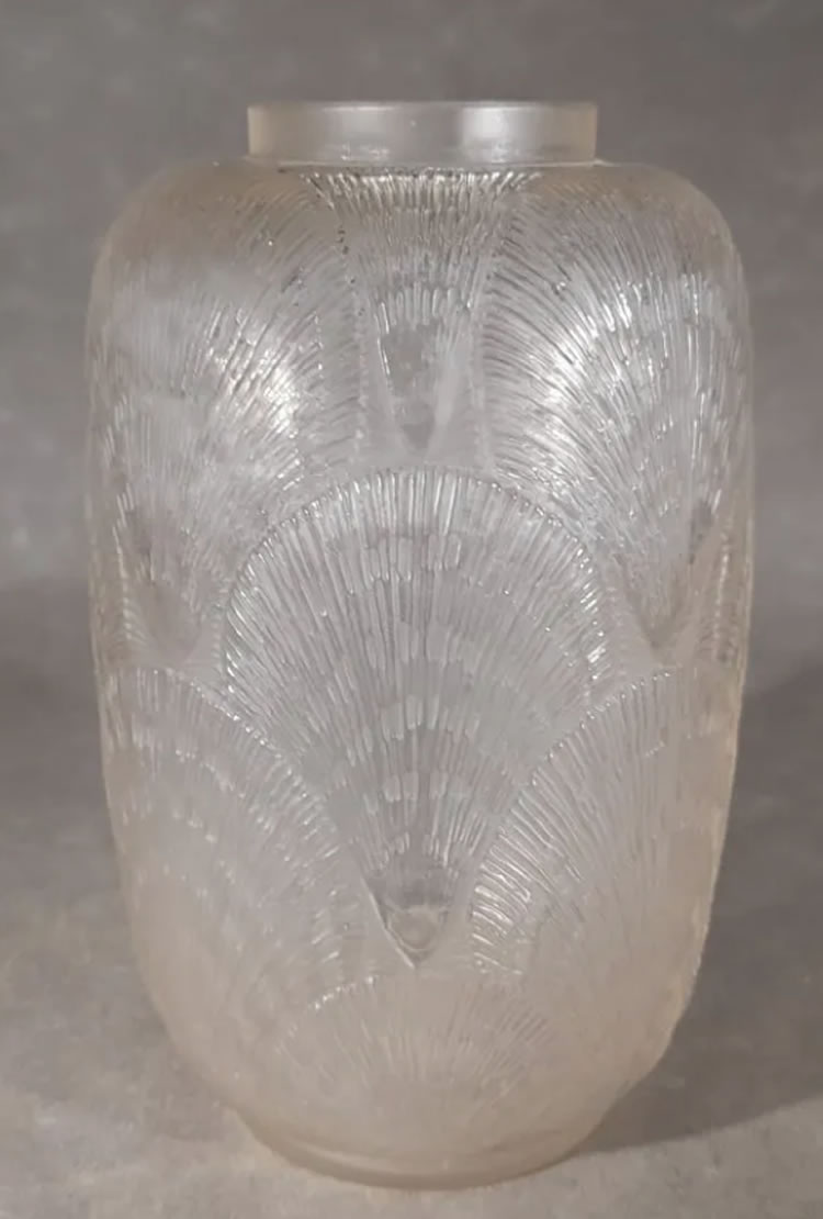 R. Lalique Coquilles Vase
