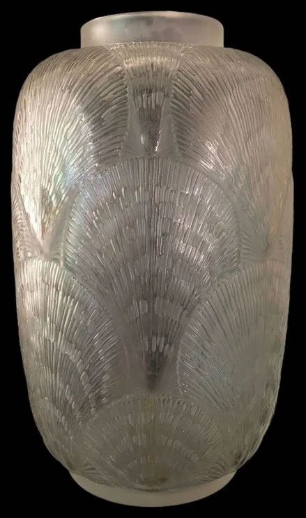R. Lalique Coquilles Vase