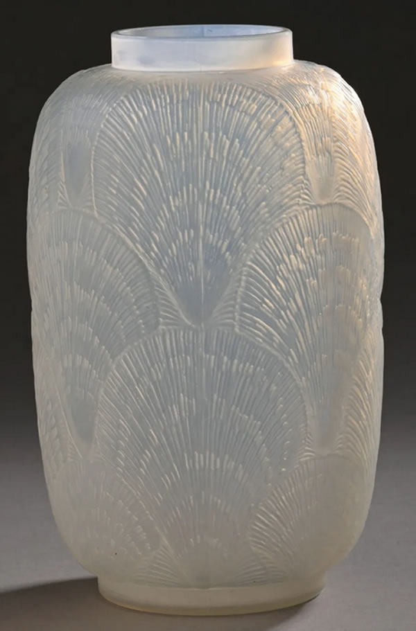 R. Lalique Coquilles Vase