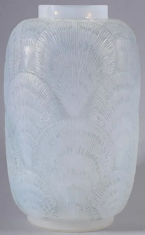 R. Lalique Coquilles Vase