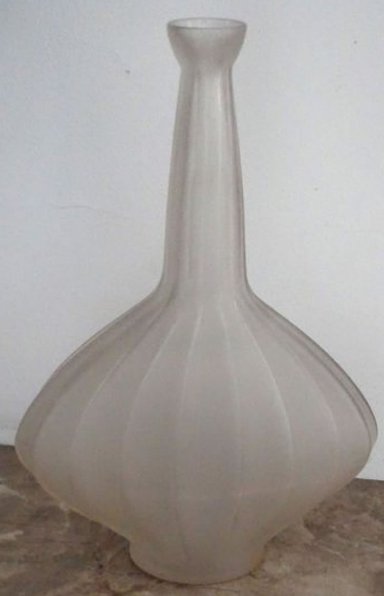 R. Lalique Cotes Plates Carafe