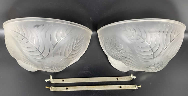 R. Lalique Dahlias Sconce