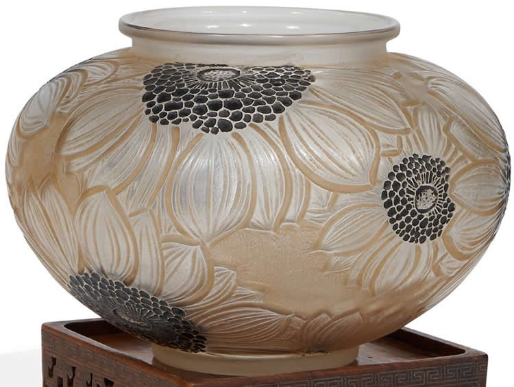 R. Lalique Dahlias Vase