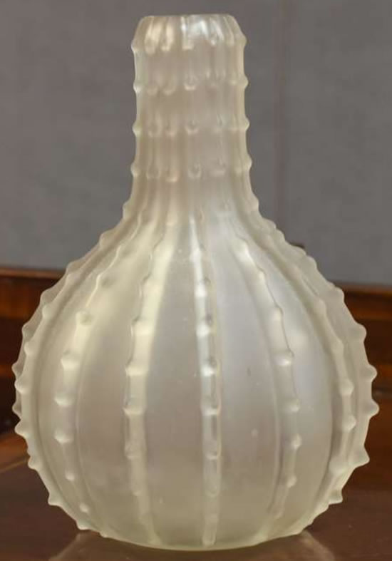 R. Lalique Dentele Vase