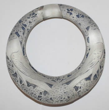 R. Lalique Deux Anneaux Pigeons Vase