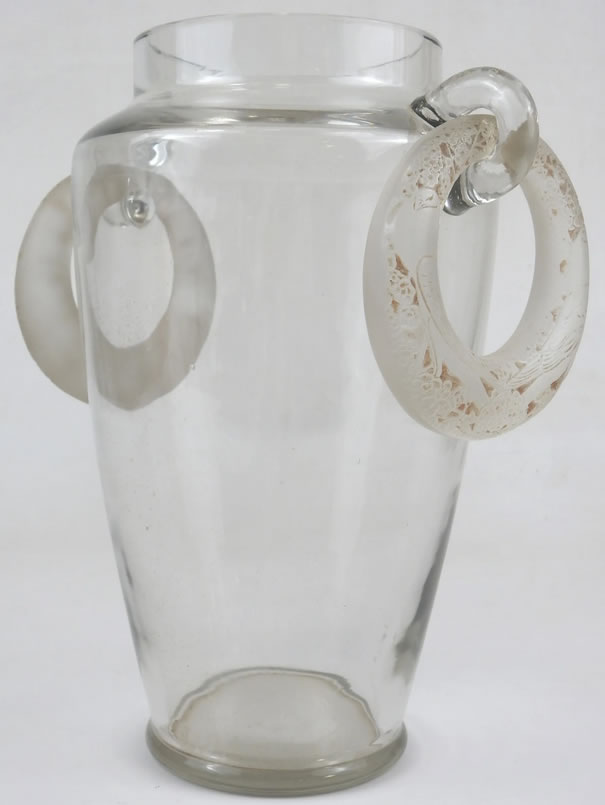 R. Lalique Deux Anneaux Pigeons Vase