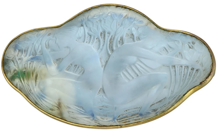 R. Lalique Deux Figurines Dos a Dos Brooch