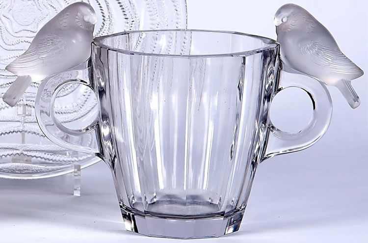 R. Lalique Deux Pigeons Vase