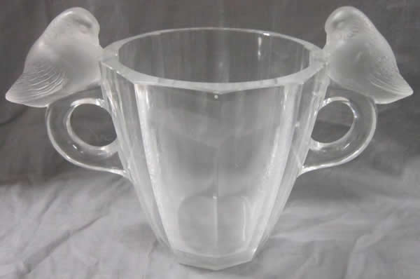 R. Lalique Deux Pigeons Vase