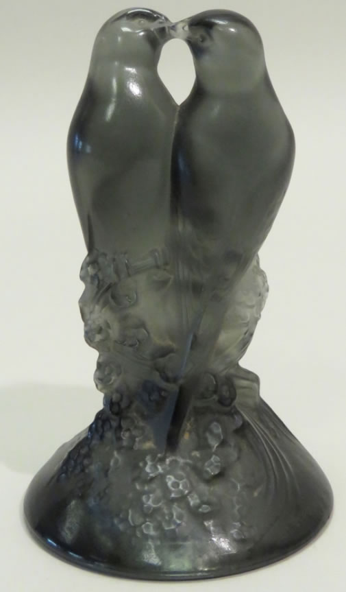 R. Lalique Deux Tourterelles Paperweight