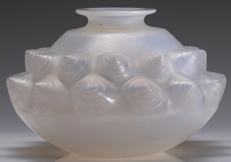 R. Lalique Dordogne Vase