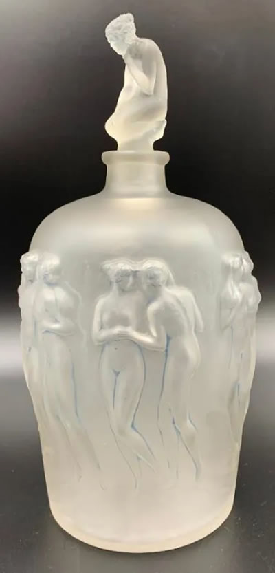 R. Lalique Douze Figurines Avec Bouchon Figurine Vase