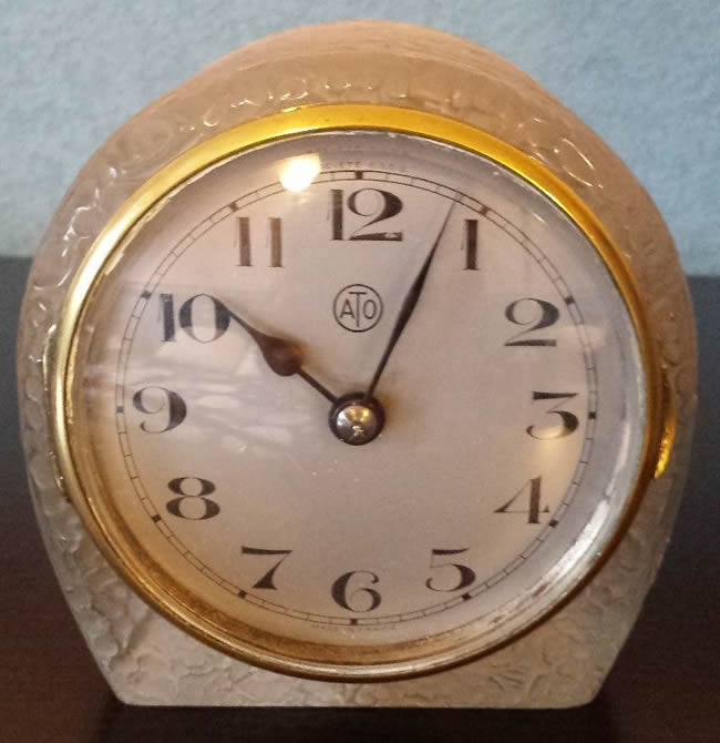R. Lalique Eglantine Clock