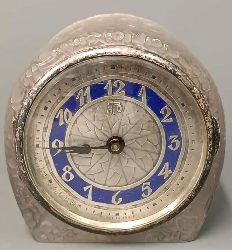 R. Lalique Eglantine Clock