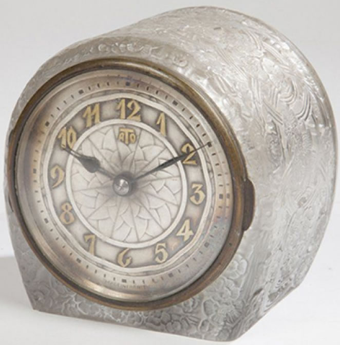 R. Lalique Eglantine Clock