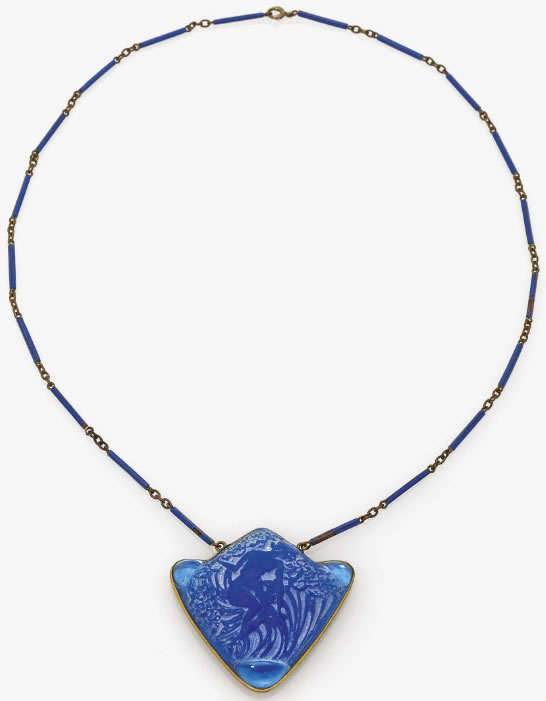 R. Lalique Femme Dans Les Fleurs Pendant