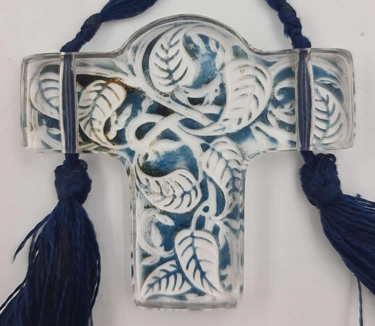 R. Lalique Feuilles De Lilas Pendant