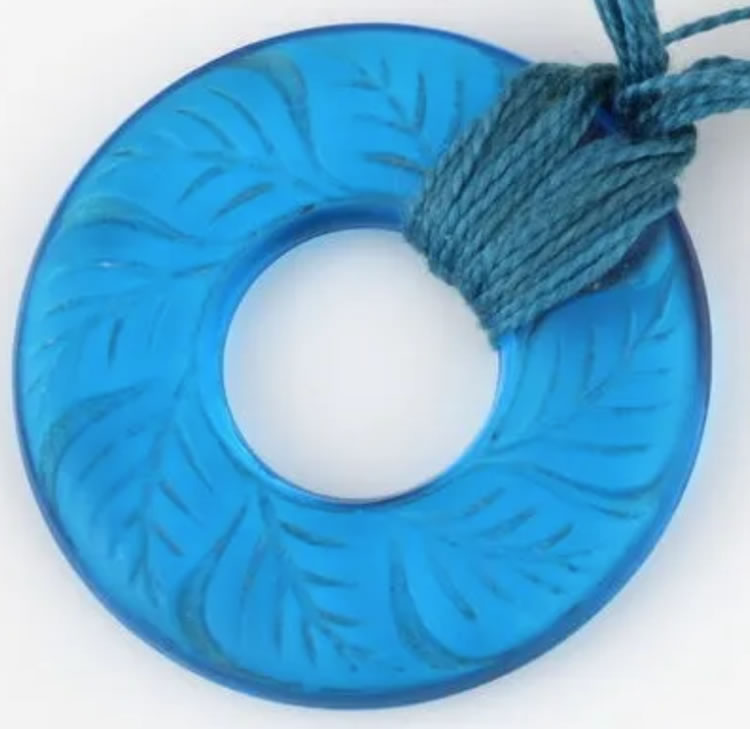 R. Lalique Feuilles Pendant