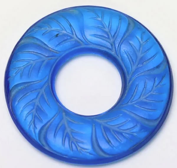 R. Lalique Feuilles Pendant