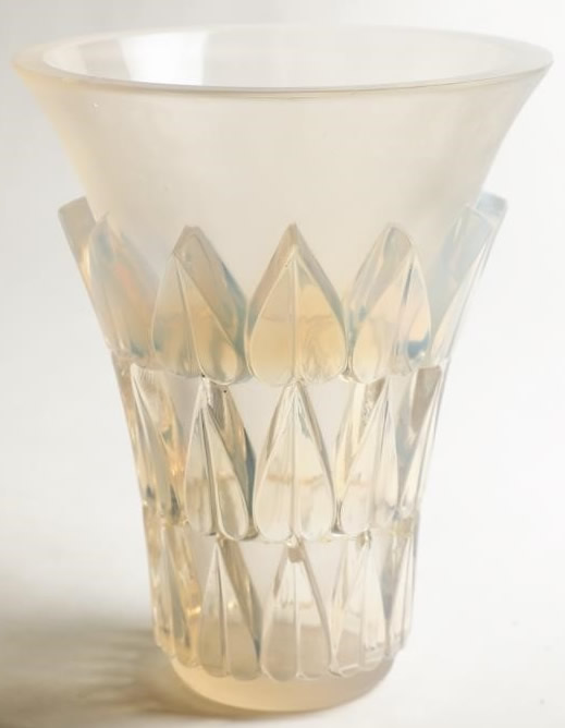 R. Lalique Feuilles Vase