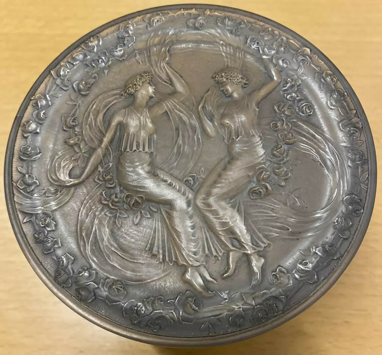 R. Lalique Figurines et Voiles Box