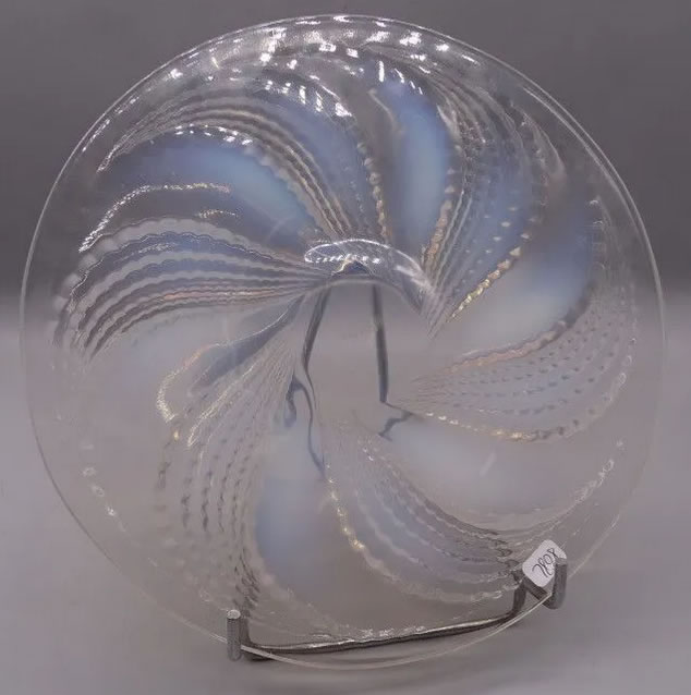 R. Lalique Fleurons Plate