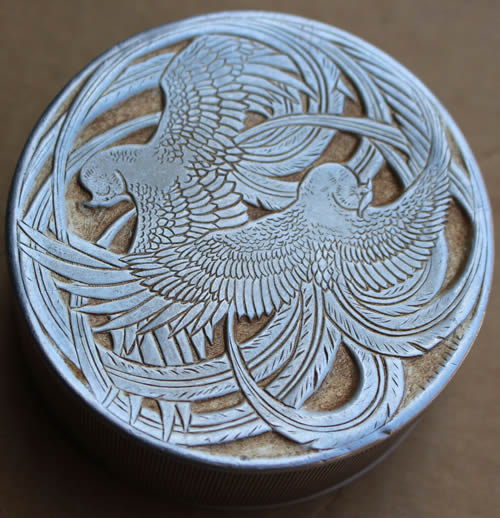 R. Lalique Fleurs D'Amour Powder Box