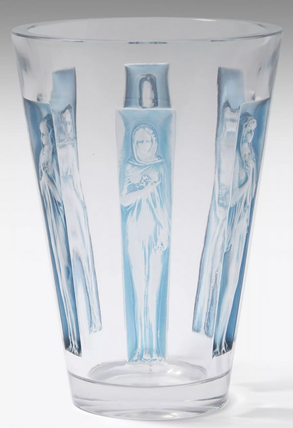 R. Lalique Gobelet Six Figurines Vase