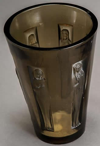 R. Lalique Gobelet Six Figurines Vase
