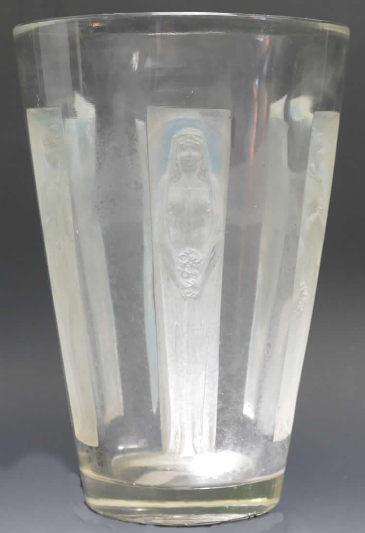 R. Lalique Gobelet Six Figurines Vase