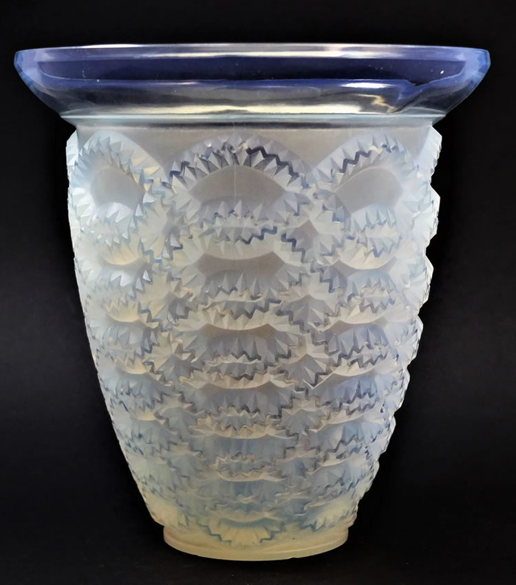 R. Lalique Guirlandes Vase