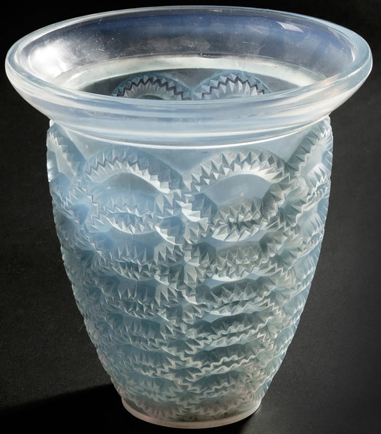 R. Lalique Guirlandes Vase