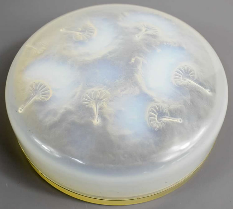 R. Lalique Houppes Powder Box