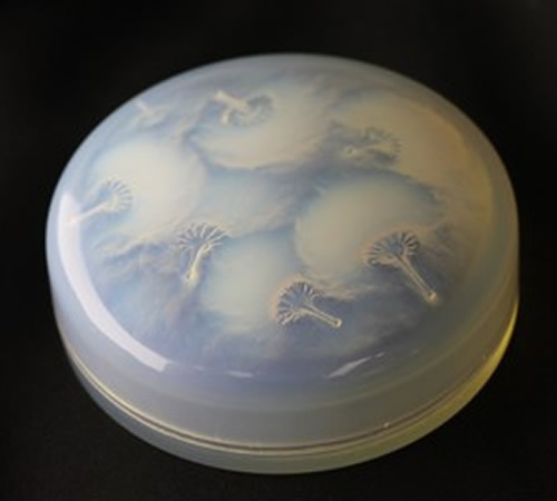 R. Lalique Houppes Powder Box
