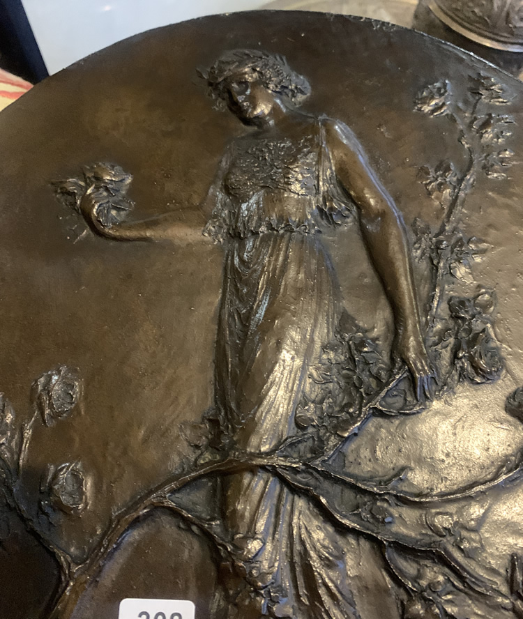 R. Lalique Jeune femme cueillant des fleurs Matrix 3 of 3