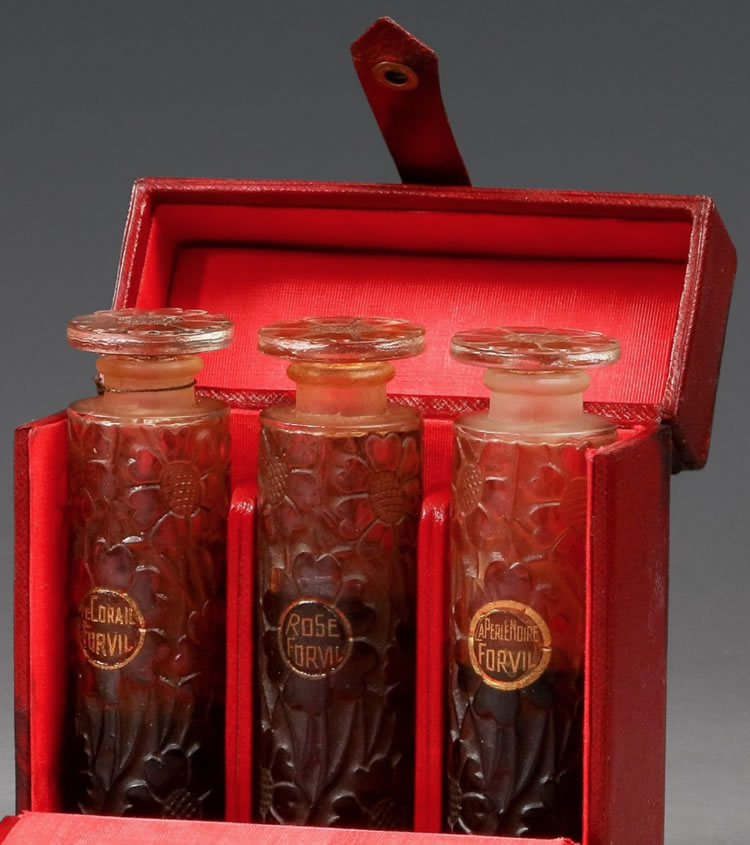 R. Lalique La Perle Noir Perfume Bottle