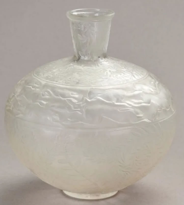 R. Lalique Lievres Vase