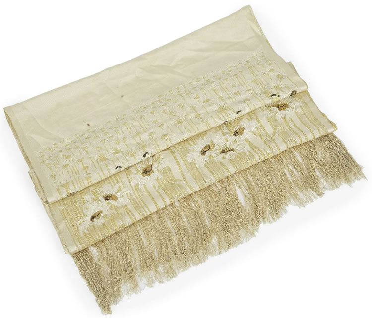 R. Lalique Marguerites Table Runner