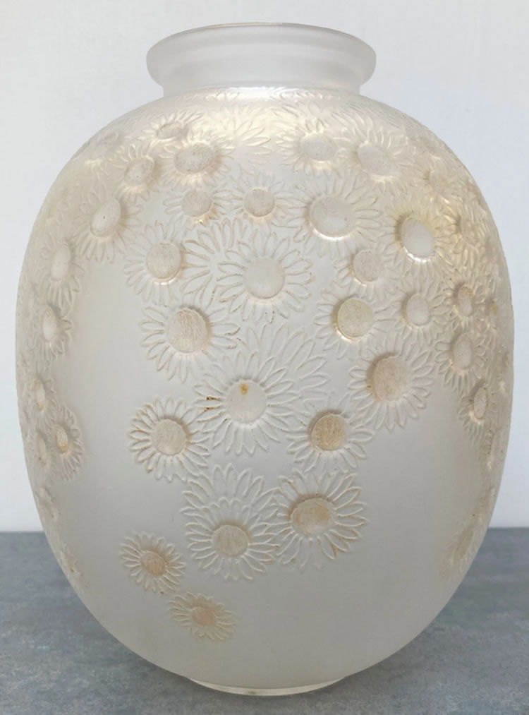 R. Lalique Marguerites Vase