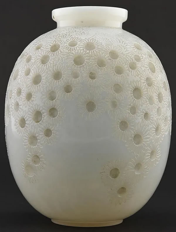 R. Lalique Marguerites Vase