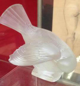 R. Lalique Moineau Coquet Paperweight