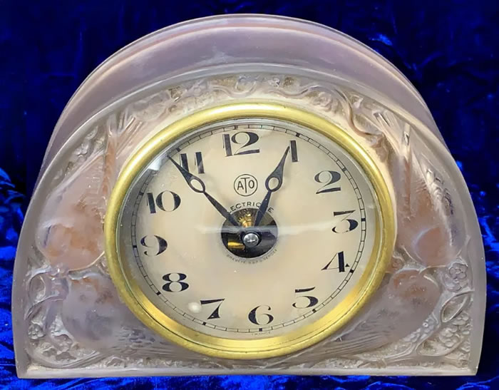 R. Lalique Moineaux Clock