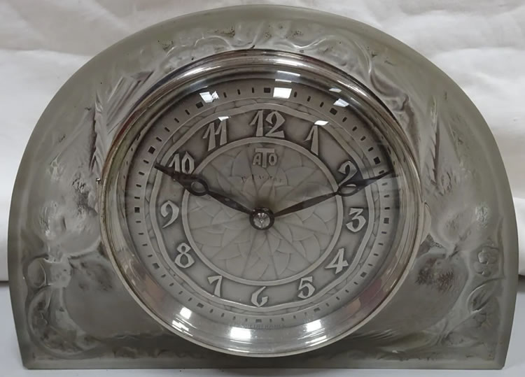 R. Lalique Moineaux Clock